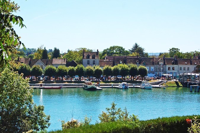 Little Gems of the Seine: Between Bucolic Stopovers and Royal Shores